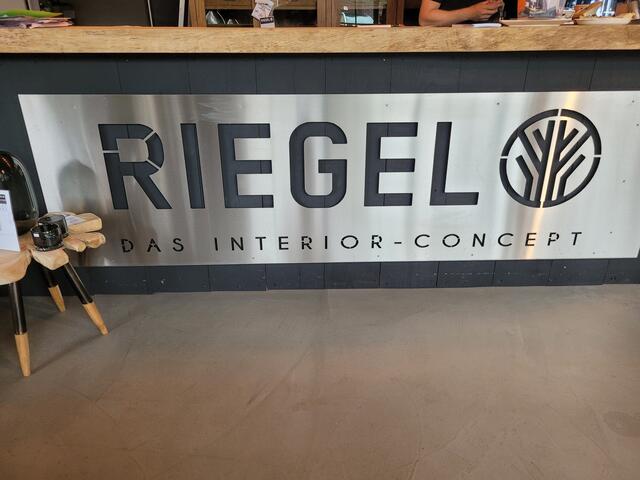 Möbel auf Über 6.000 Quadratmetern Riegel Interior in WESEL belebt die