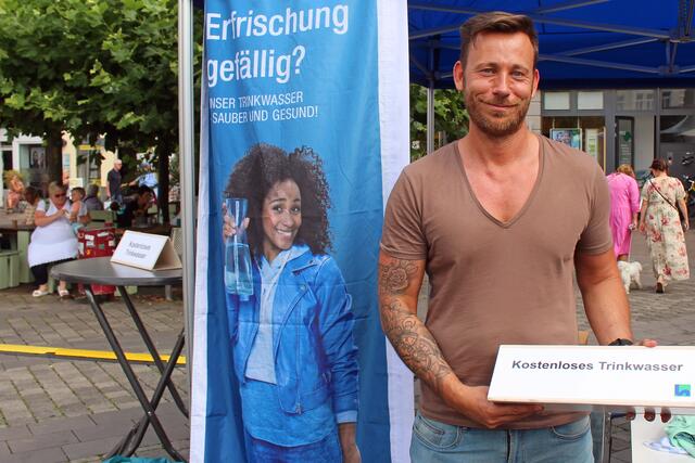 Seniorentag in der Kreisstadt Unna 2024 - Am Stand Gelsenwasser 
 | Foto: © Jürgen Thoms  