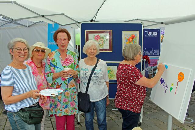 Seniorentag in der Kreisstadt Unna 2024 - Die Malgruppe aus dem Seniorentreff „Fässchen“ 
 | Foto: © Jürgen Thoms  