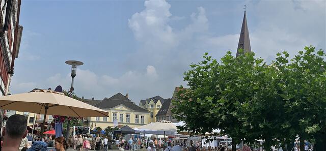 Seniorentag in der Kreisstadt Unna 2024 - Ein Blick von der Massener Straße auf den Alten Markt  | Foto: © Jürgen Thoms  