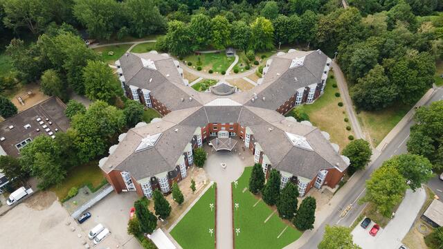 Im Wohnstift Walter Cordes steht jetzt das diesjährige Sommerfest am 10. August gewissermaßen in den "unterhaltsamen Startlöchern".
Foto: EVKLN
