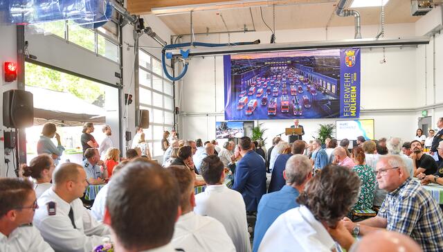 Oberbürgermeister Marc Buchholz betonte in seiner Rede die Bedeutung der neuen Rettungswache, die dazu beiträgt, dass sich die Sicherheit für die Mülheimer Bürger erhöht. | Foto: SWB/PR-Fotografie Köhring