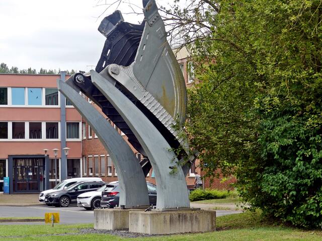 Eine Förderschaufel als erster optische Eindruck am Informationszentrum Garzweiler.