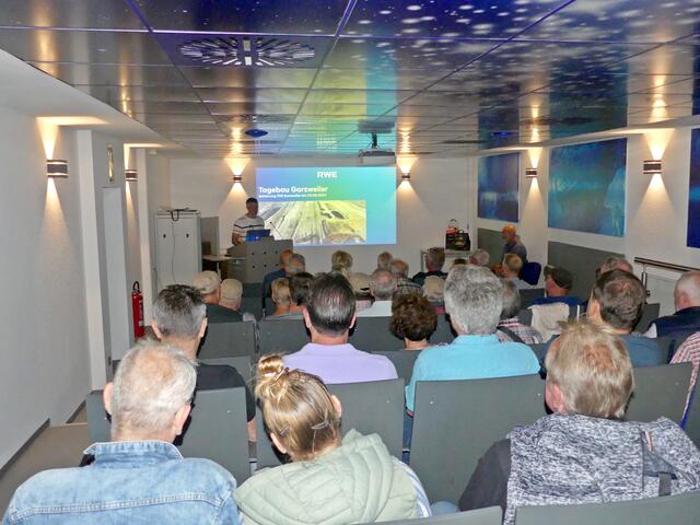 Auch über die Flutung der drei Tagebaue wurde eingehend informiert. 