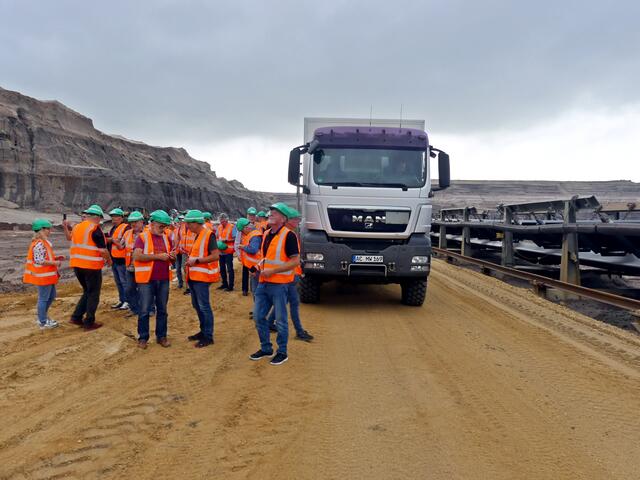 Mit großem Sicherheitsabstand und großem Staunen.