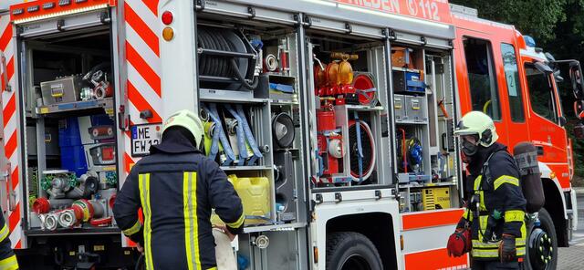 Hilfeleistungslöschgruppenfahrzeuge (HLF) sind gut ausgerüstet. Die Feuerwehrleute sind bestens ausgebildet, um diese Technik zu nutzen.