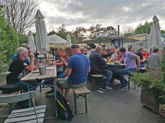 Zum  Abschuss einer gelungenen Tagestour, ging es noch zum Bauern Kübbeler in Kerken, zum Rheinischen Reibekuchen Essen.