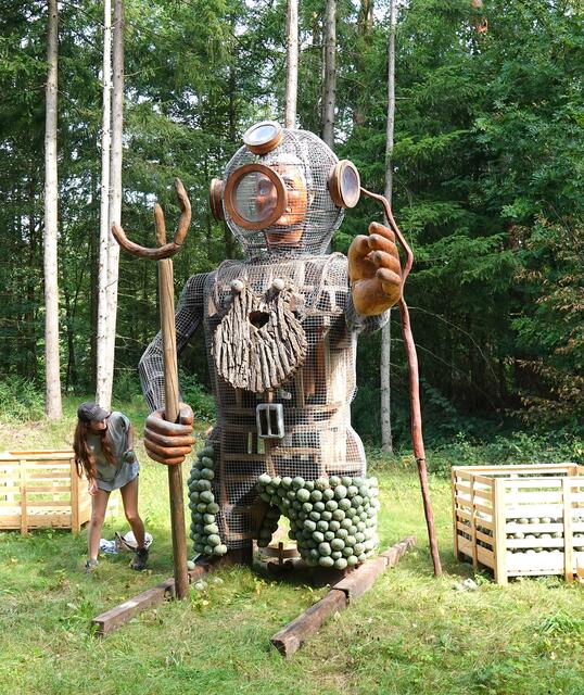 Der Helmtaucher wartet auf seine Fertigstellung.