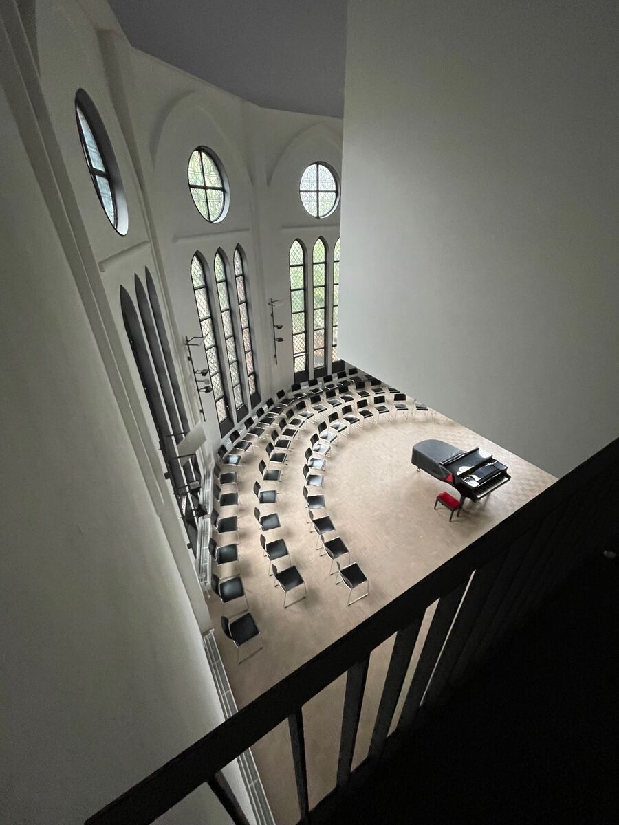 Abgeteilte moderne Räume der St. Lambertikirche in Oldenburg für Veranstaltungen | Foto: Mülheimer Kunstverein KKRR
