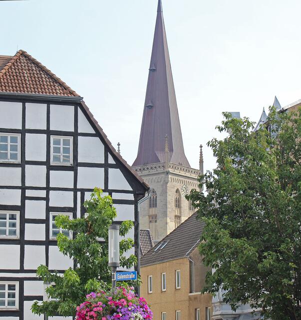 Bunt gemixt aus Besuchen des 3.  Quartals 2024  in der Innenstadt von Unna - Blick auf die Stadtkirche | Foto: © Jürgen Thoms  