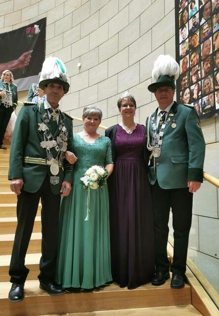 Zusammen mit anderen Schützenpaaren wurde sich ausgetauscht. Jeder Verein hat seine eigenen interessanten Geschichten. | Foto: Faßbender/BSV