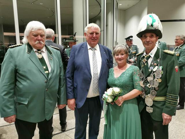 Karl-Josef Laumann ist Minister für Arbeit, Gesundheit und Soziales des Landes Nordrhein-Westfalen und nahm sich gerne die Zeit für Fotos. | Foto: Faßbender/BSV