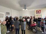 Blick in die Eingangshalle der Villa Artis in Mülheim bei der Eröffnung der Schau "BEGEGNUNGEN OBERHAUSEN" | Foto: Heinrich Falkhausen