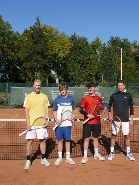 von links: Lennart Eisenblätter &amp; Paul Reuter siegen über Niklas Schäfer &amp; Niklas Müller im Herren Doppel