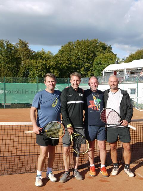 von links: Igor Yanover &amp; Guido Reuter siegen über Detlef Elstner &amp; Jochen Esch im Herren Doppel Ü40