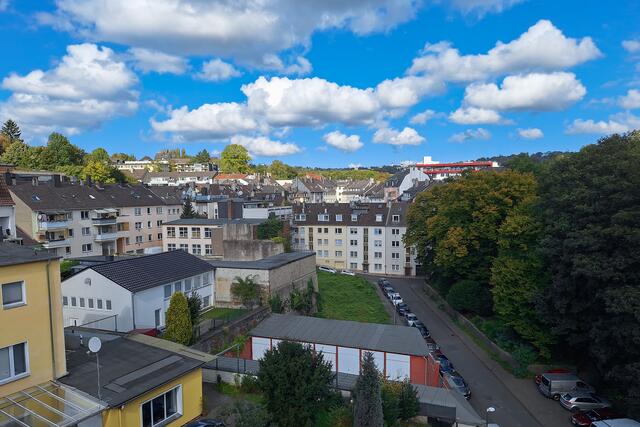 Blick von einem Viadukt auf Teile von Wuppertal
