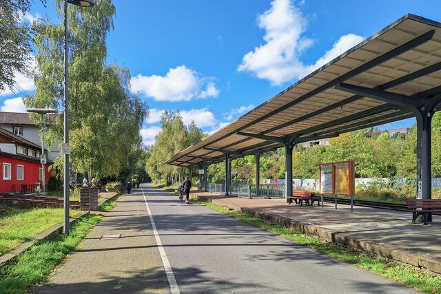 Einer der Haltepunkte an der ehemaligen Bahntrasse