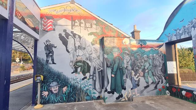 Auf dem Weg ins Lager, der deutsche Soldat, verbietet das Sammeln von Löwenzahn. Ein Soldat konnte entkommen und sich im Feld verstecken. | Foto: umbehaue