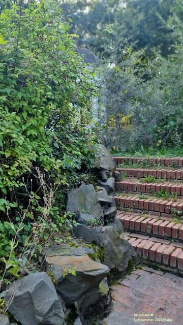 ...  bisschen pflegen könnte man aber auch diese Anlage ... !