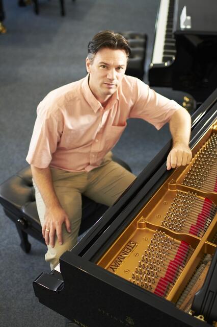 In der Jazz-Reihe So What! Remember – Music loves you ist am Sonntag, 8. Dezember, der Pianist Sven Bergmann zu Gast.