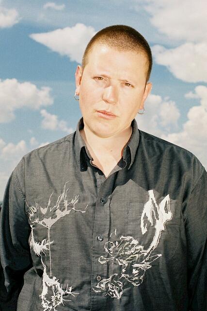 Mit der Produktion "Give up die alten Geister" gibt der belgische Countertenor und Regisseur Benjamin Abel Meirhaeghe sein Debüt am Schauspielhaus Bochum. | Foto: Tinny Geeroms