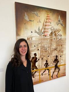 Laura Rodrigues vor einem ihrer Kunstwerke in der Rathausbrücke der Ruhrtalstadt Mülheim | Foto: Mülheimer Kunstverein und Kunstförderverein KKRR