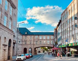 Die Rathausbrücke neben dem Kulturort "Makroscope / Museum für Fotokopie" hat zwei Etagen. In der ersten Etage finden seit einiger Zeit spannende Dauerausstellungen statt | Foto: Mülheimer Kunstverein und Kunstförderverein KKRR