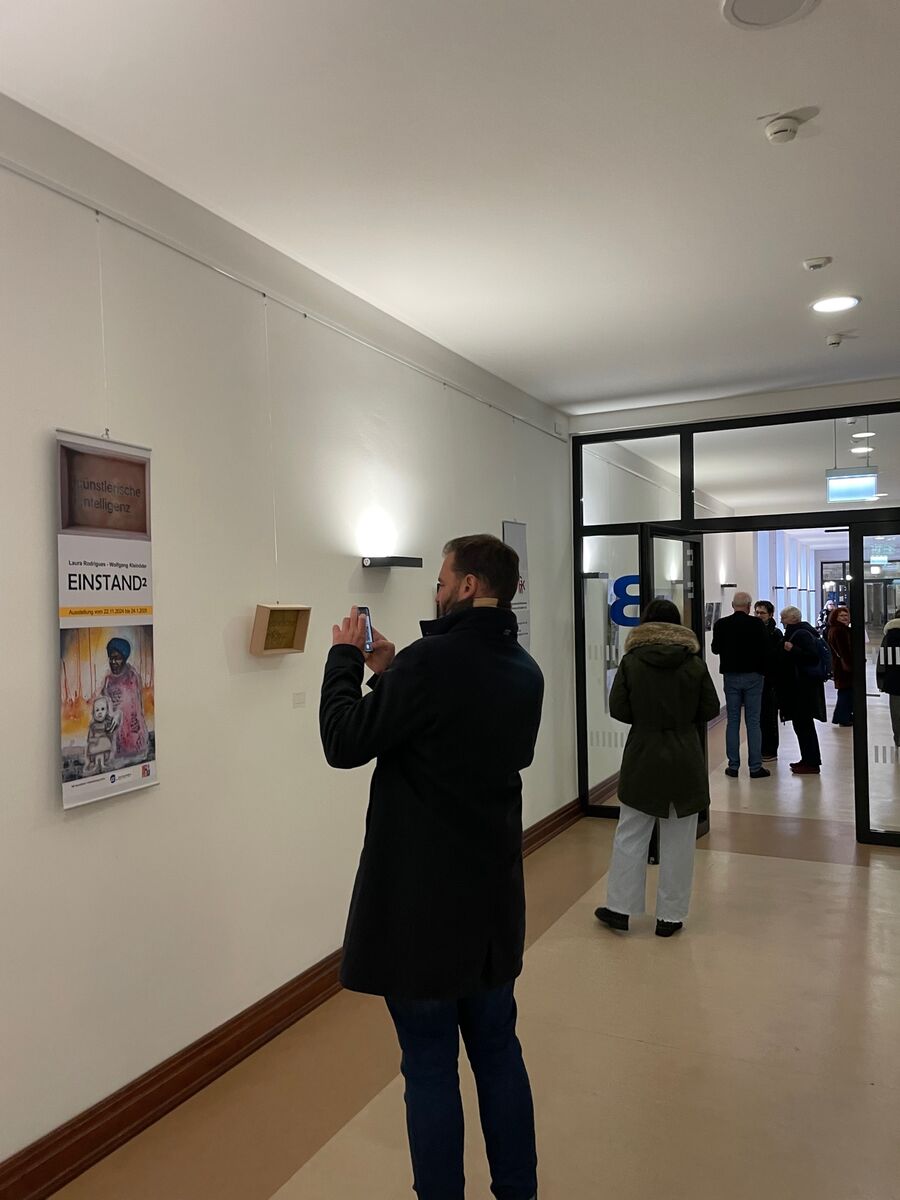 Blick in die Rathausbrücke über der Friedrich Ebert Straße - hier geht es entlang zum Standesamt oder Ratssaal | Foto: Mülheimer Kunstverein und Kunstförderverein KKRR