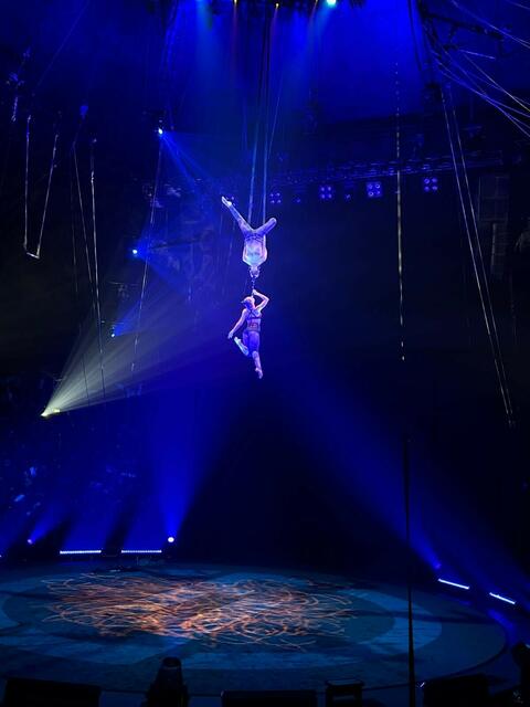 Für etwas Erholung sorgt das Duo Since Moment mit ihrem emotionalen Auftritt an den Strapaten. | Foto: Lisa Puhl