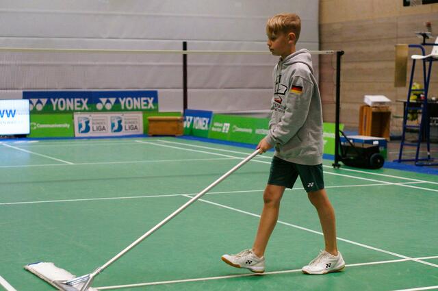 Hier liegen ja überall Federn herum | Foto: Grün-Weiß Mülheim