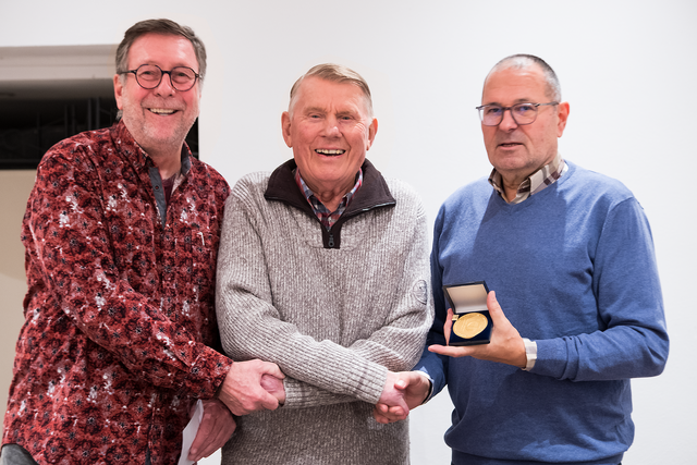 Ehrung in Auftrag des Westdeutschen Chorverbandes für 65 Jahre Singen Im Chor: Friedhelm von der Gathen