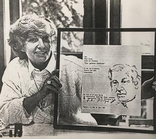 Die Mülheimer Künstlerin Edith Polland-Dülfer mit ihrem Porträt des "Goldenen Schlitzohres" Peter Ustinov | Foto: Archiv - Mülheimer Kunstverein und Kunstförderverein KKRR