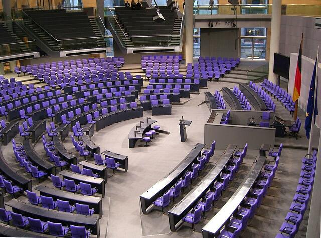 Im Februar werden die Sitze im Deutschen Bundestag wieder neu besetzt. Zwei Institute melden aktuelle Wahlumfragen zur Bundestagswahl 2025. | Foto: Von Times - Eigenes Werk, CC BY-SA 3.0, https://commons.wikimedia.org/w/index.php?curid=11470038