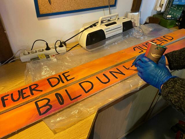 Das Fröndenberger Bündnis für Demokratie startet bunte Kreuz-Aktion.  | Foto: Fatih Asıl