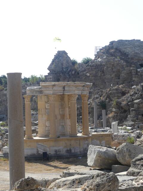 
Tyche Tempel