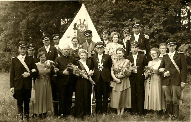 Wilhelm Emmerich und Else Dülberg regierten 1948/49 als Schützenkönigspaar. Quelle: Trägerverein zur Förderung des Schützenwesens in Menden