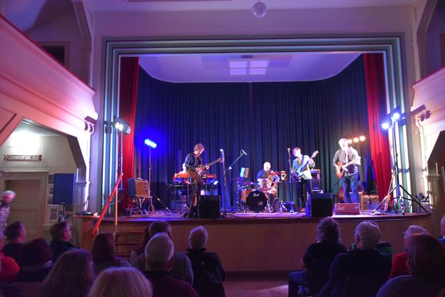 Elville Blues Band on stage with Gregor Hilden | Foto: FotoArchiv Merkel und Merkel
