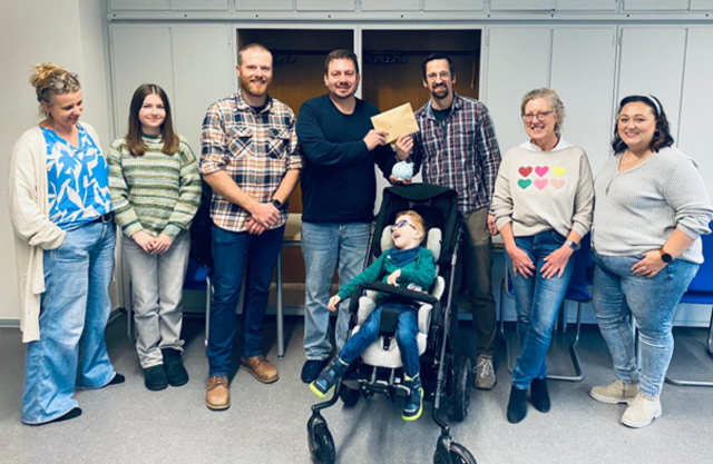 Der kleine Mika leidet am West Syndrom. Eine Stammzellentherapie soll ihm helfen. Foto: HBBK