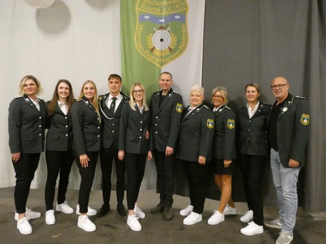 neue Offiziere - Anita Stricker , Pia Lobert , Sophie Stricker , Peter Schulte , Lea Niebecker , Heino Struck ,Nadine Struck , Anja Schulte , Anke Zernikow und Marc Schulte