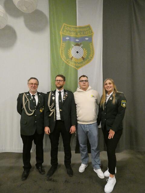 für Vermietungen zuständig - von rechts ... Sophie Stricker , Fabian Büddig , Cedrik Lobert und Frank Schmitt