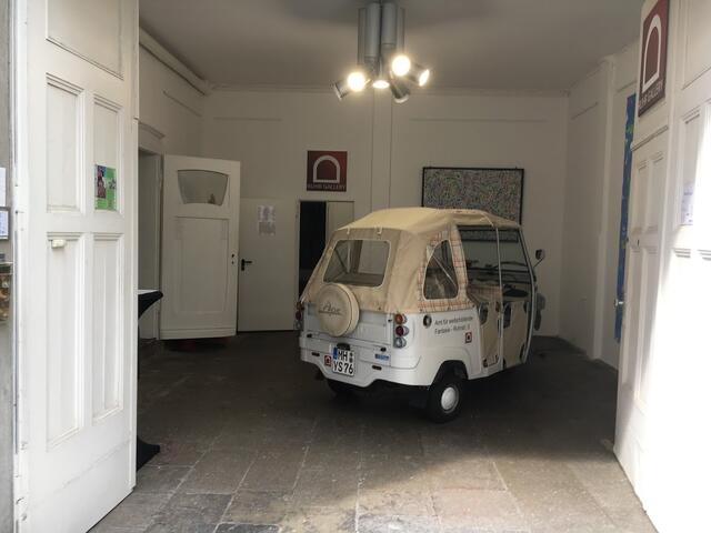 Stammhaus des Mülheimer Kunstvereins, die denkmalgeschützte Villa Artis in der Ruhrstraße 3 / Ecke Delle am Innenstadtpark "Ruhranlage" hier das "Shuttle" vom "Amt für weiterbildende Fantasie" | Foto: Mülheimer Kunstverein und Kunstförderverein KKRR