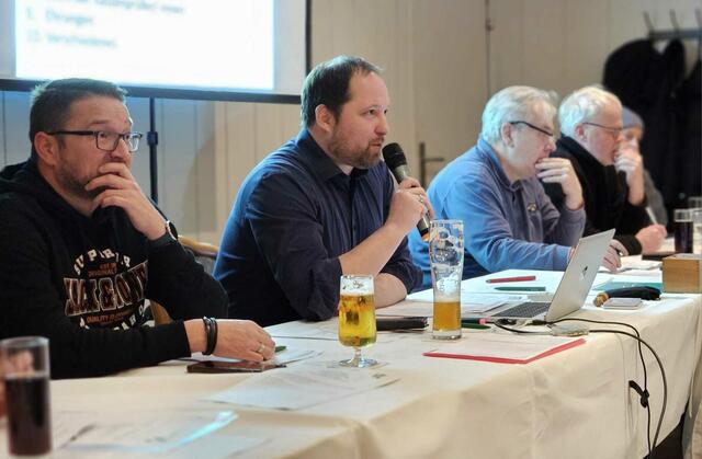 v.l.n.r: Fußballobmann Matthias Michels, 1. Vorsitzender Jann Hermann Hecheltjen, 2. Vorsitzender Peter Stark, Kassierer Veit Coenen