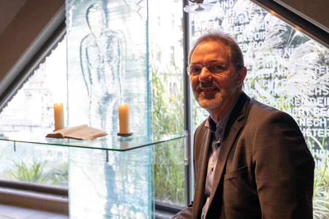 Pfarrer Stephan Blank freut sich am Freitag in der Salvatorkirche auf motivierende Gespräche.
Foto: Rolf Schotsch
