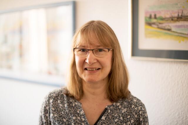 Kirchenmusikerin Gundula Heller freut sich über stimmgewaltige Verstärkung des Projektchors.
Foto: Rolf Schotsch
