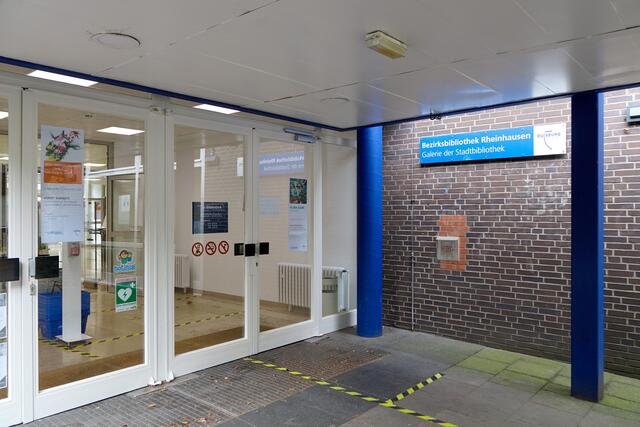 Die Bezirksbibliothek auf der Händelstraße 6 in Duisburg-Rheinhausen ist trotz der andauernden Sanierungsarbeiten geöffnet. 
Foto: Stadt Duisburg