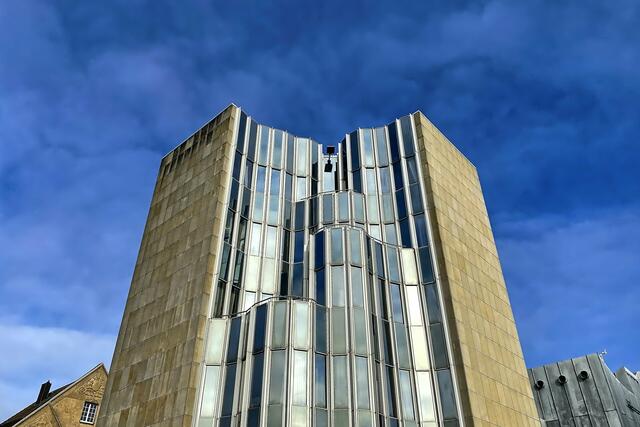 Der Museumsturm mit teilverspiegelter Fassade. | Foto: ©Margot Klütsch