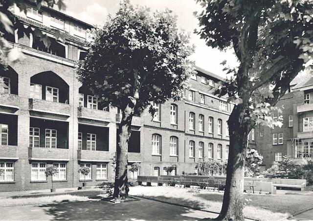 Historisches Foto des Innenhofes. Der ist bis heute in ähnlicher Form enthalten.  | Foto: Philippusstift Essen