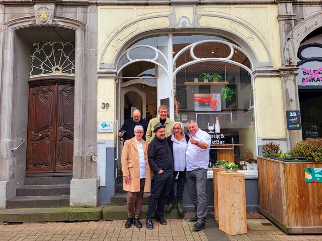 Unten von links nach rechts: Nicole Deucker, Markus Koenigsbeck, Jutta Hommel und Frank Tilger. 
Oben: Unbekannt, Michael Otterbein 