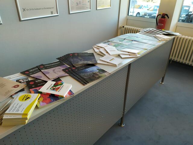 Infos zum Mitnehmen im Foyer des Bühnenhauses