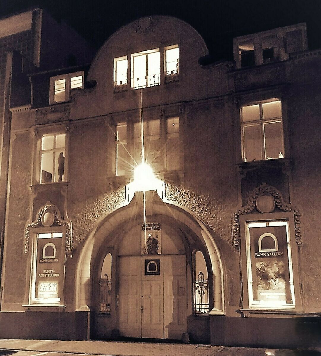 Ort der Workshops ist die VILLA ARTIS in der Ruhrstr. 3 / Ecke Delle  - ÖPNV: "Stadtmitte-MH"  /  NAVI: "Delle 54"
mit dem privaten Kunstmuseum Mülheim MMKM - Museum Moderne Kunst Mülheim | Foto: Dr. Friedrich Stavenhagen